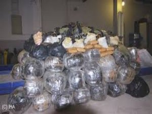 İstanbul'da 1 ton esrar ele geçirildi