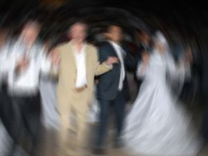 Kızının Düğünün de Kalbine Yenik Düştü