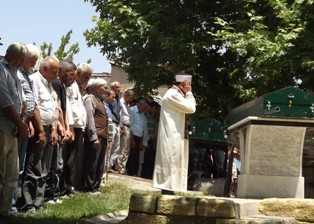 Kazada ölen aile son yolculuklarına uğurlandı