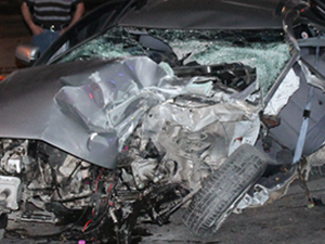 Paramparça olan araçtan sağ çıktı