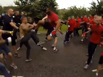 İki kulübün taraftarları birbirine girdi