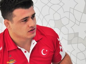 Dünya şampiyonu sporcumuza büyük tezgah!