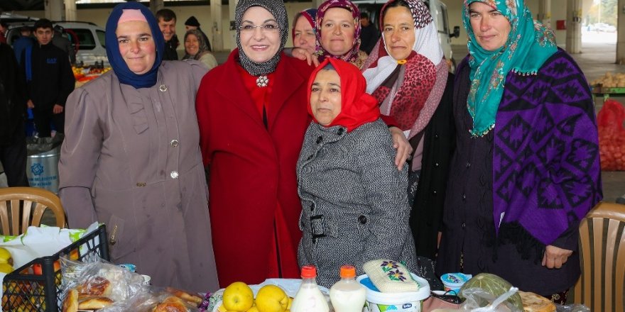 Kadın başkan destek verdi, üretici kadınlar pazara indi