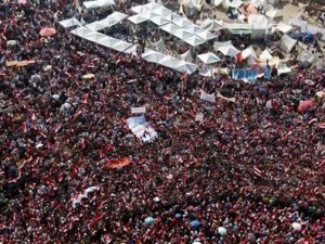 Mısır'da ordu harekete geçti