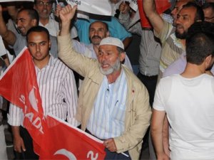 Saadet Partililer darbeyi protesto etti