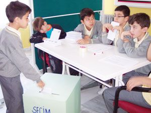 İlköğretim çağında demokrasi yarışı