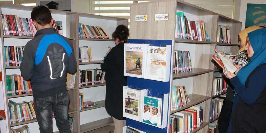 Halk Kütüphanesi’ne yoğun ilgi gösteriliyor