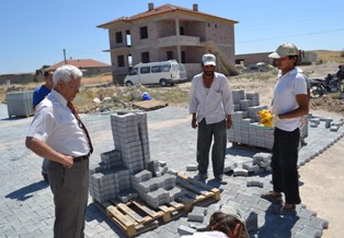 Ereğli’de köylere kilitli parke taşı döşeniyor