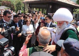 Hoca bu sefer yoğurda su mayaladı