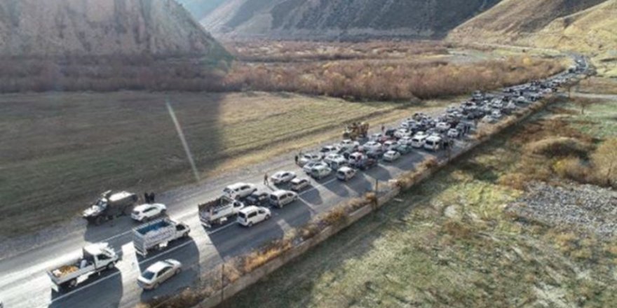 AK Parti'nin Hakkari adayına 300 araçlık konvoyla karşılama