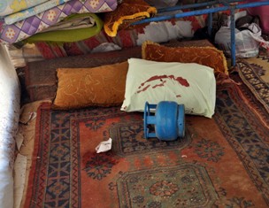 Eşinin kafasına piknik tüpüyle vurdu