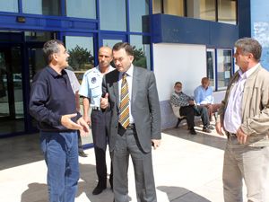 Beyşehir’de okulbahçeleri asfaltlanıyor