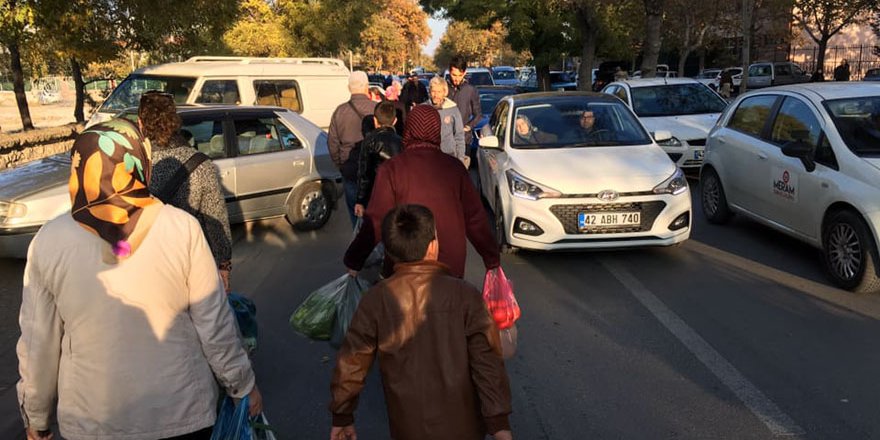 Muhacir Pazarı’nda trafik keşmekeşi