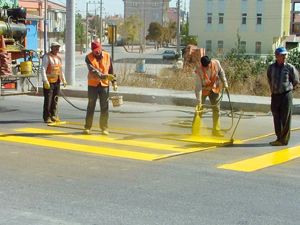 Kulu'da yaya geçidiçizgileri yenileniyor