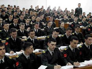 CHP'den askeri okul çıkışı