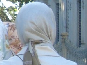 Kamuda başörtüsü bayramdan önce serbest!