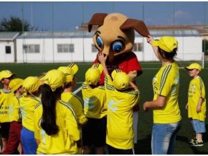 Fıfa Fair-play Günü'nde Eski Yıldızlar Çocuklarla Buluştu