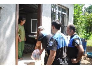 Kozan’da Polisin 'Dost Eli' İhtiyaç Sahiplerini Sevindirdi