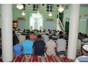 Finike’de İlk Defa Hatimle Teravih Kılınıyor
