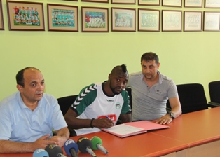 İtandje Konyaspor'da!