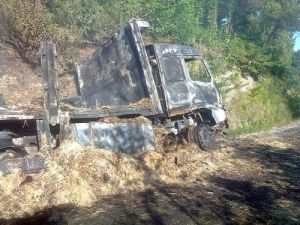 Saman Yüklü Kamyon Kül Oldu