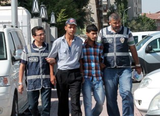 Akü ve araç çalan 2 şüpheli yakalandı