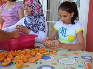 Kurslarla Becerilerini Geliştiren Yurt Çocukları, Konserve Bile Yapıyor