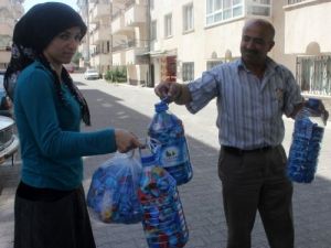 Mavi Kapaklarla Gelen Mutluluk