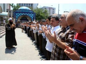 Mısır'da Hayatını Kaybedenler İçin Gıyabi Cenaze Namazı Kılındı