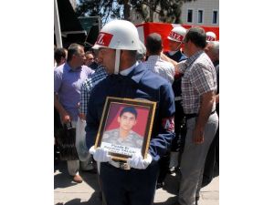 Kışlada Ölen Er Kayahan Yalçın Toprağa Verildi