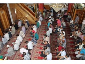 Sivas’ta İlk Cuma Namazında Camiler Doldu