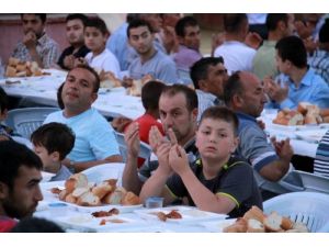 Köy-ez-der İle Kimse Yok Mu Derneği, Kamalı Köyünde İftar Yemeği Verdi