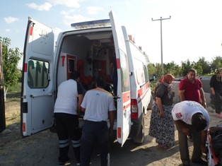 Gölgelik çöktü, 2 kişi yaralandı