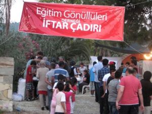 Kuşadası'da 400 Kişilik İftar Çadırı Kuruldu