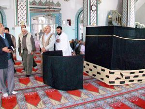 Beyşehir'de Kabe maketli hac provası
