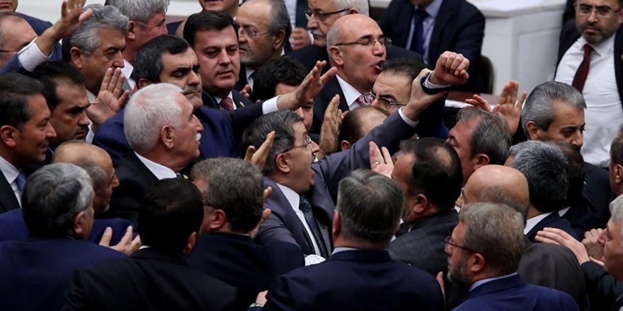 Meclis'te Ankara YHT kazası kavgası