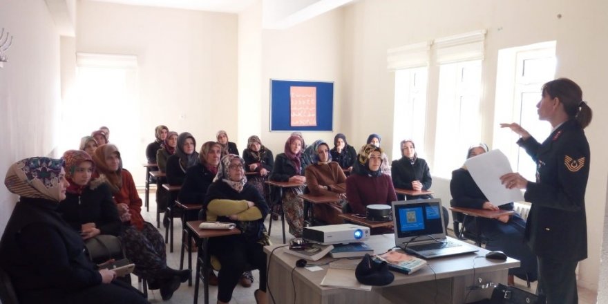 Beyşehir’de jandarmadan kadınlara seminer
