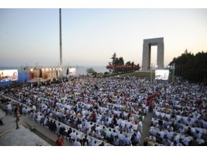 Çanakkale Şehitliği'nde Binlerce Kişi Arpa Ekmeği Ve Suyla İftar Açtı