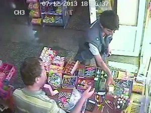 Kolu sakat olmasına rağmen hırsızlıktan vazgeçmedi