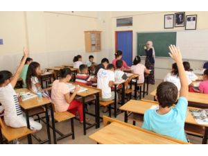 Yaz Kurslarında En Çok İlgiliyi İngilizce Görüyor