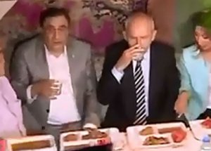 Ezan okunmadan orucunu açtı
