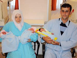 İkiz babanın üçüz bebekleri