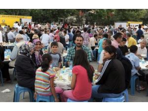 Mahalle Sakinleri Belediyenin İftarında Buluşuyor