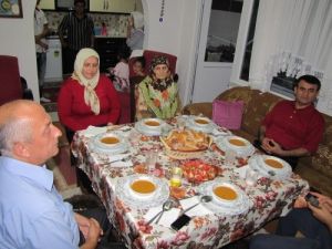 Kaymakam, Ramazan'da Vatandaşa Misafir Oluyor