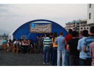 Öğrenci Akınına Uğrayan İftar Çadırları Yetersiz Kaldı
