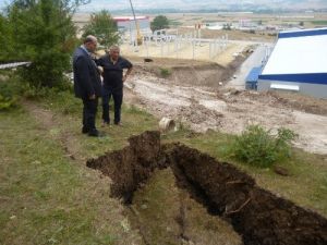 Fabrikayı İstinat Duvarları Kurtardı