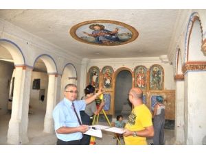 Mustafapaşa’da Tarihi Kiliselerin Onarımı Sürüyor