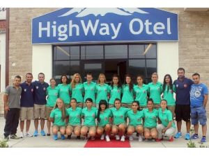 Çim Hokey Milli Takımı Atina'ya Gitti