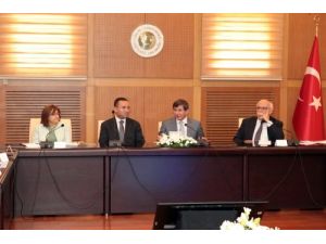 Bakanlar, Dışişleri’nde Yurt Dışındaki Vatandaşlar İçin Toplandı