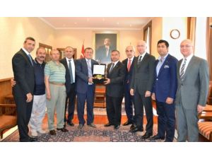 Bakan İsmet Yılmaz, Dış Basını Eleştirdi